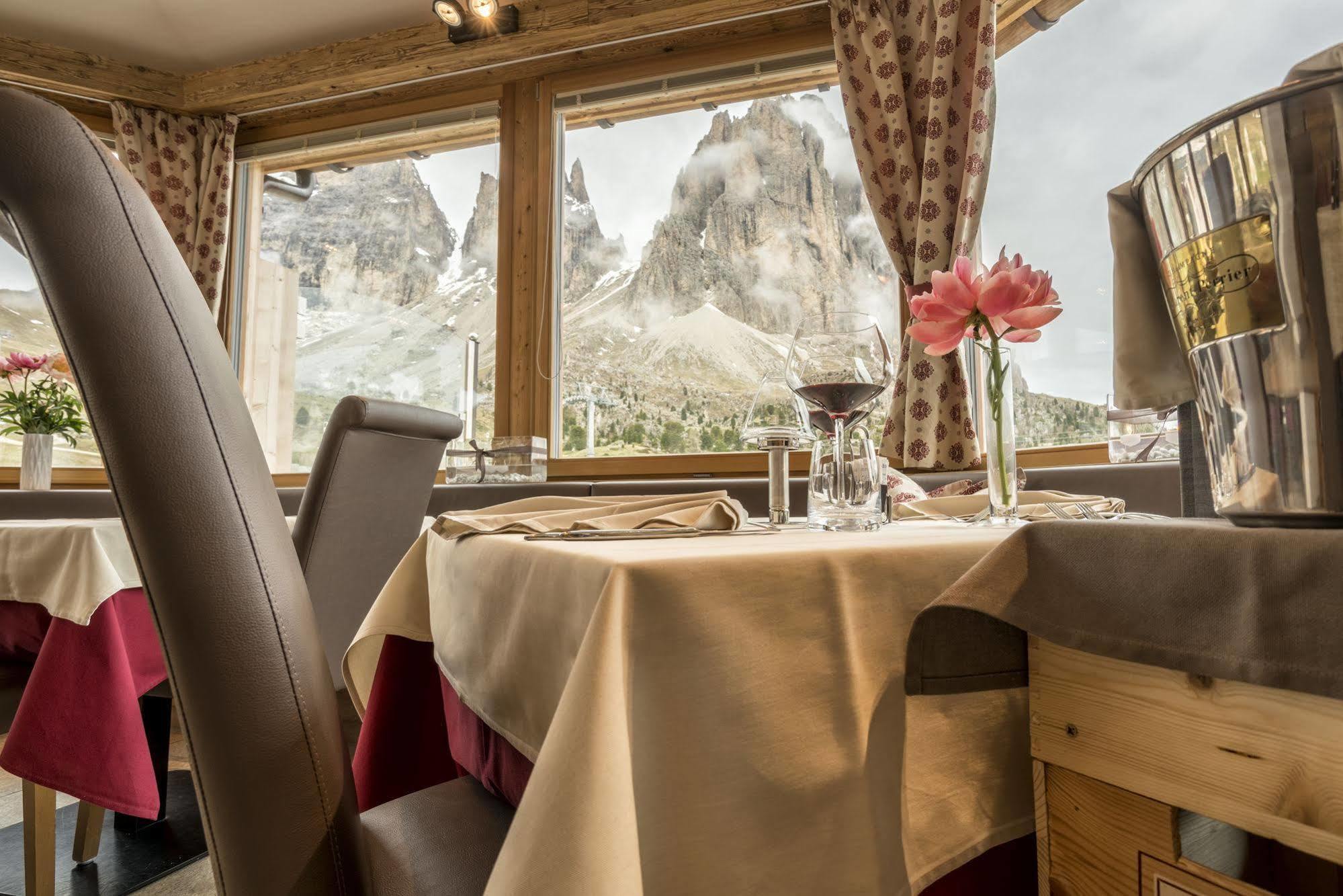 Passo Sella Dolomiti Mountain Resort Selva di Val Gardena Dış mekan fotoğraf